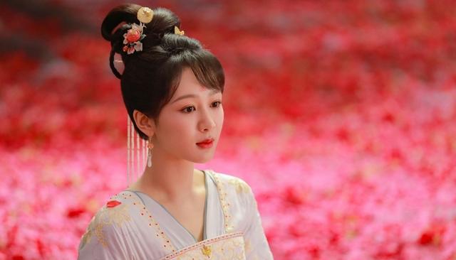 摘掉后险些没认出来他反差感也太强了龙8国际唯一国色芳华：戴上眼罩帅气